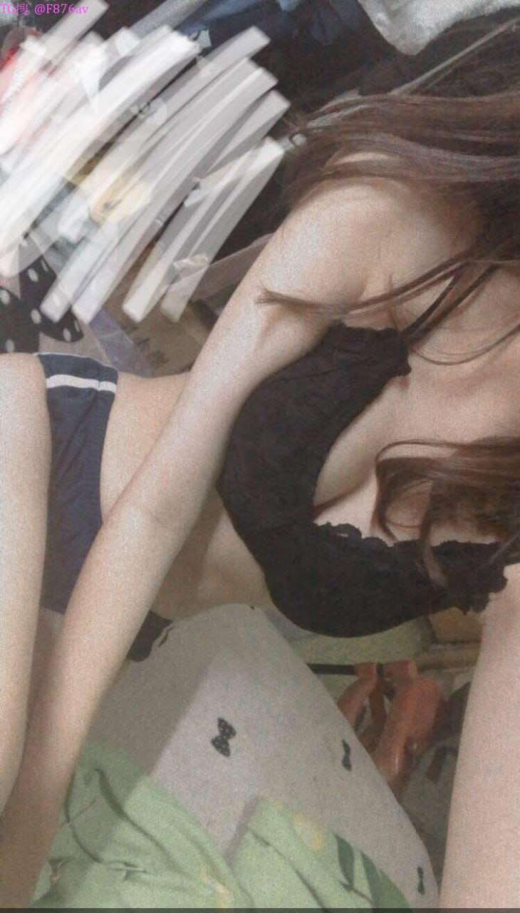 Đang chơi game mà chị gái cú mút buồi chùn chụt