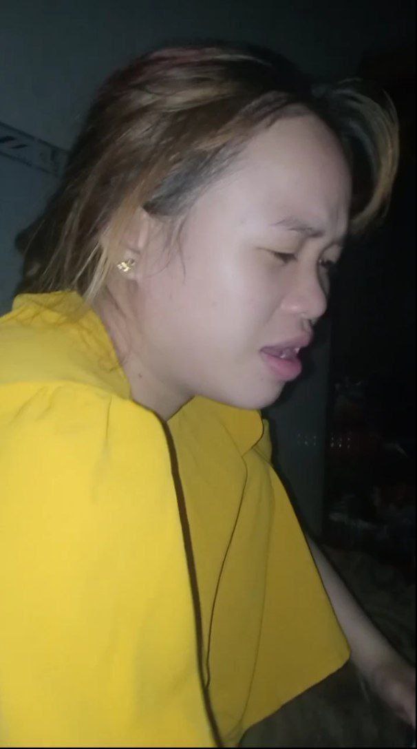 Con gái dụ dỗ bố dượng không được nên nhờ cô bạn thân giúp