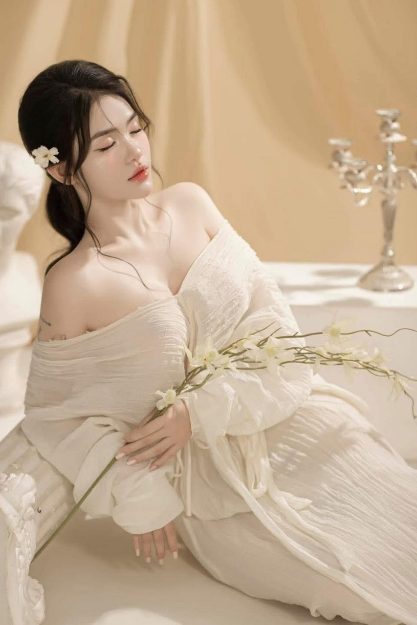 Anh nhân viên bds lén xoạc người vợ của khách